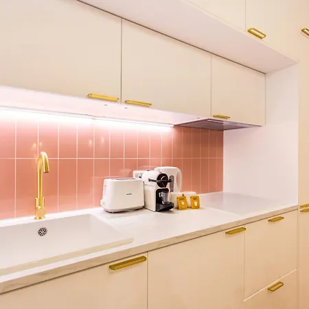Beautiful - 4br 10p - 9th Arrondissement Of *